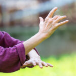 Tai Chi en pacientes con enfermedad de Parkinson en etapa temprana o media